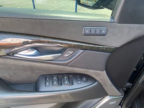 Used 2019 Cadillac Escalade Platinum AWD/4WD image 11