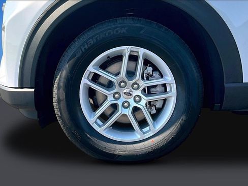 New 2026 Ford Explorer Active RWD image 13