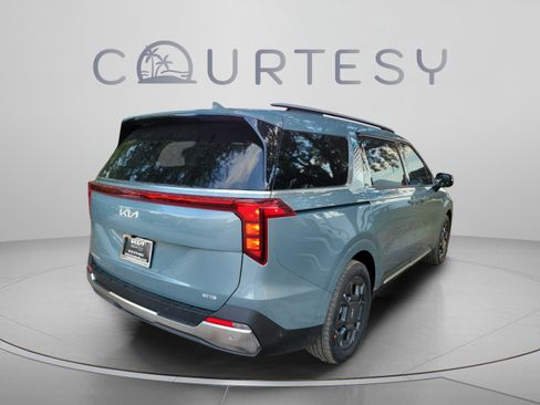 New 2027 Kia Carnival SX FWD image 3