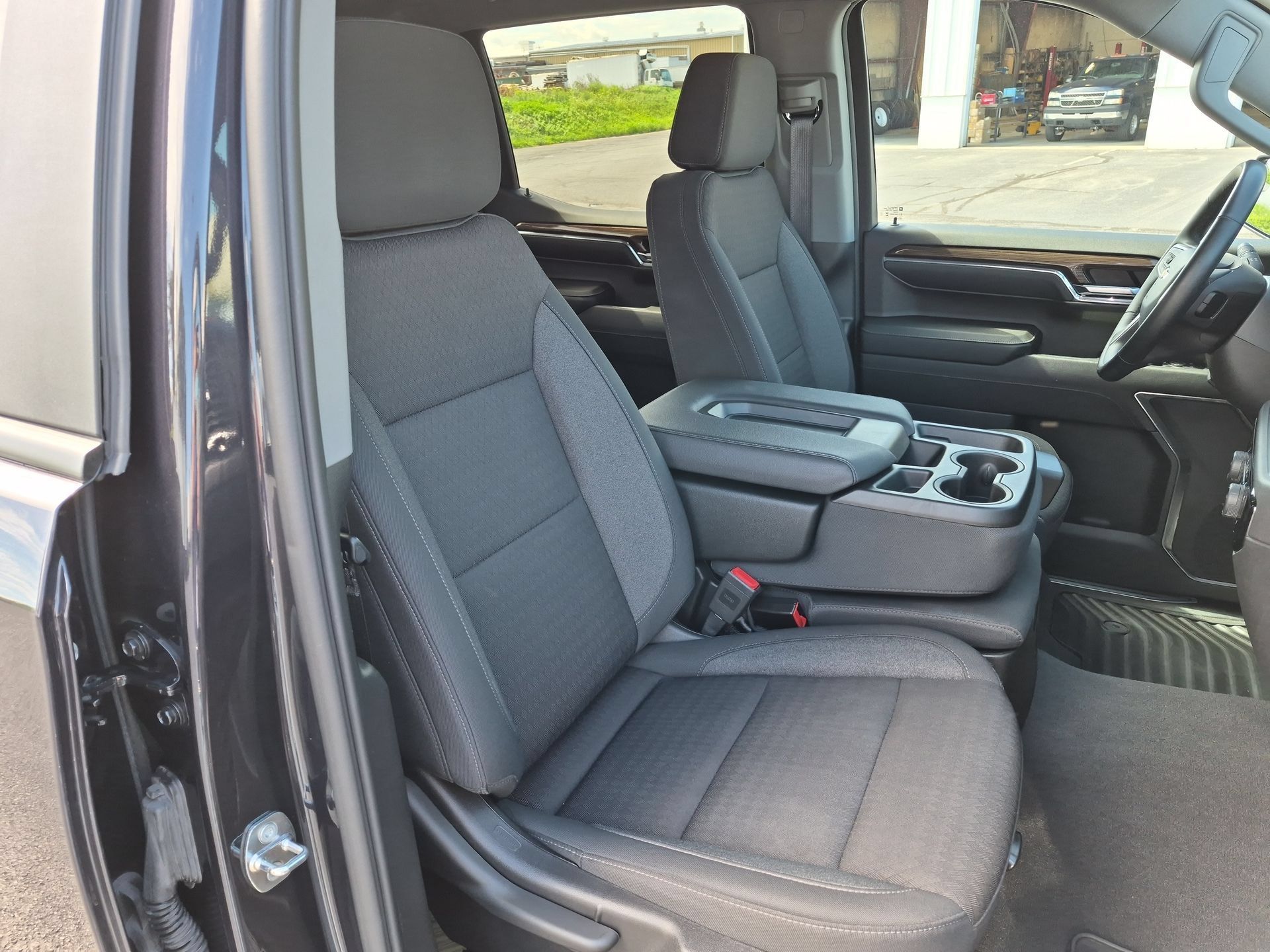 Certified 2024 Chevrolet Silverado 1500 LT AWD/4WD image 28
