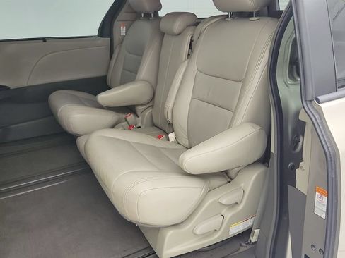 Used 2017 Toyota Sienna LE FWD image 19