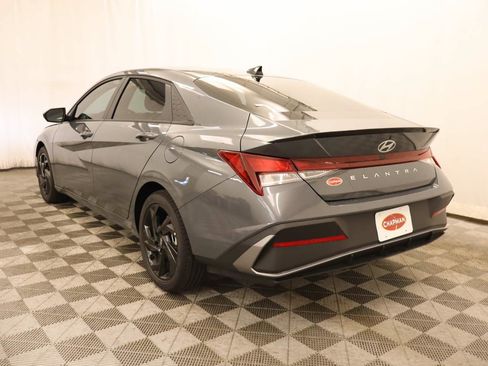 Used 2026 Hyundai Elantra Sport FWD image 4