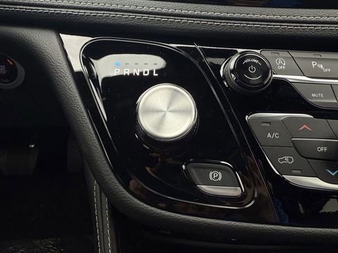 New 2026 Chrysler Pacifica Limited w/ Uconnect Theater Family Group image 24