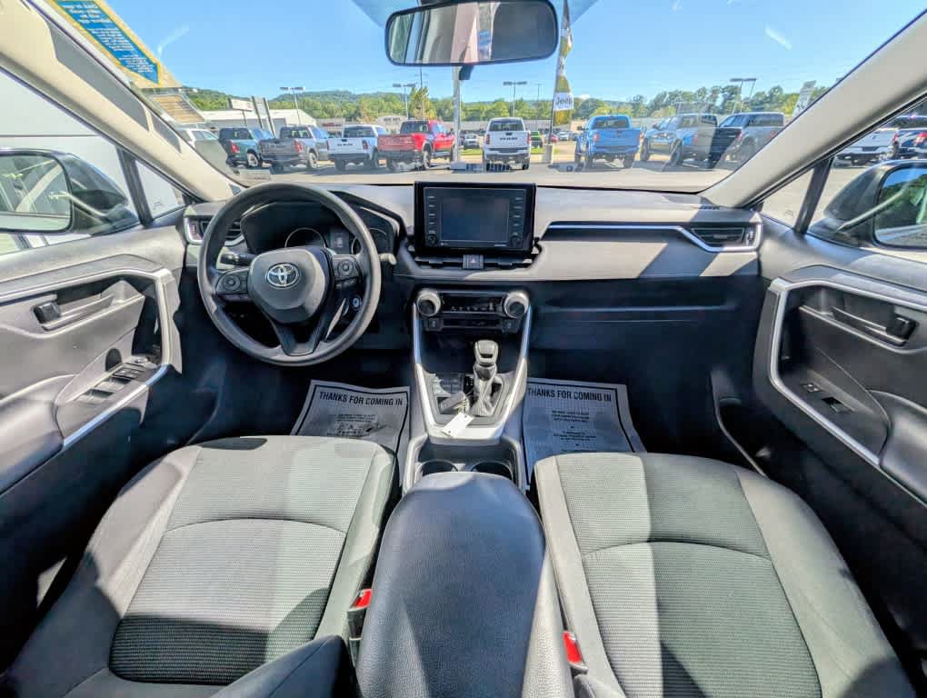 Used 2021 Toyota RAV4 LE AWD/4WD image 8