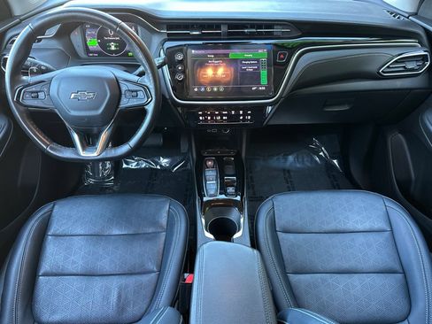 Used 2022 Chevrolet Bolt EUV LT w/ Convenience Package FWD image 15