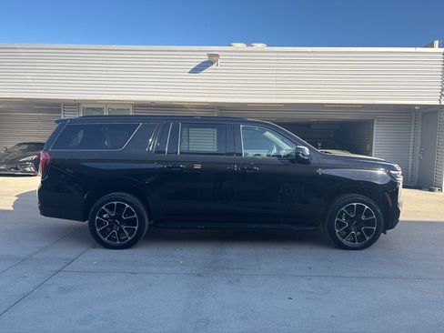 Used 2025 Chevrolet Suburban RST w/ Sun And Tow Package image 4