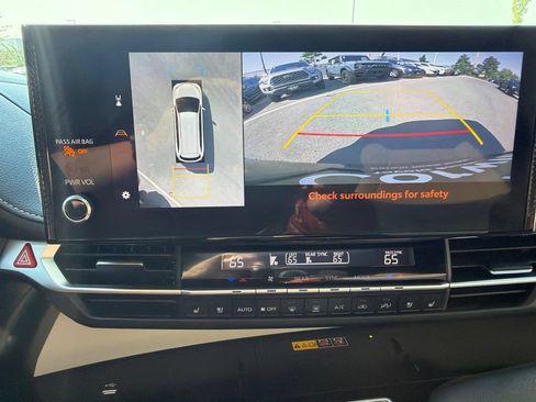 Used 2025 Toyota Sienna Platinum AWD/4WD image 30