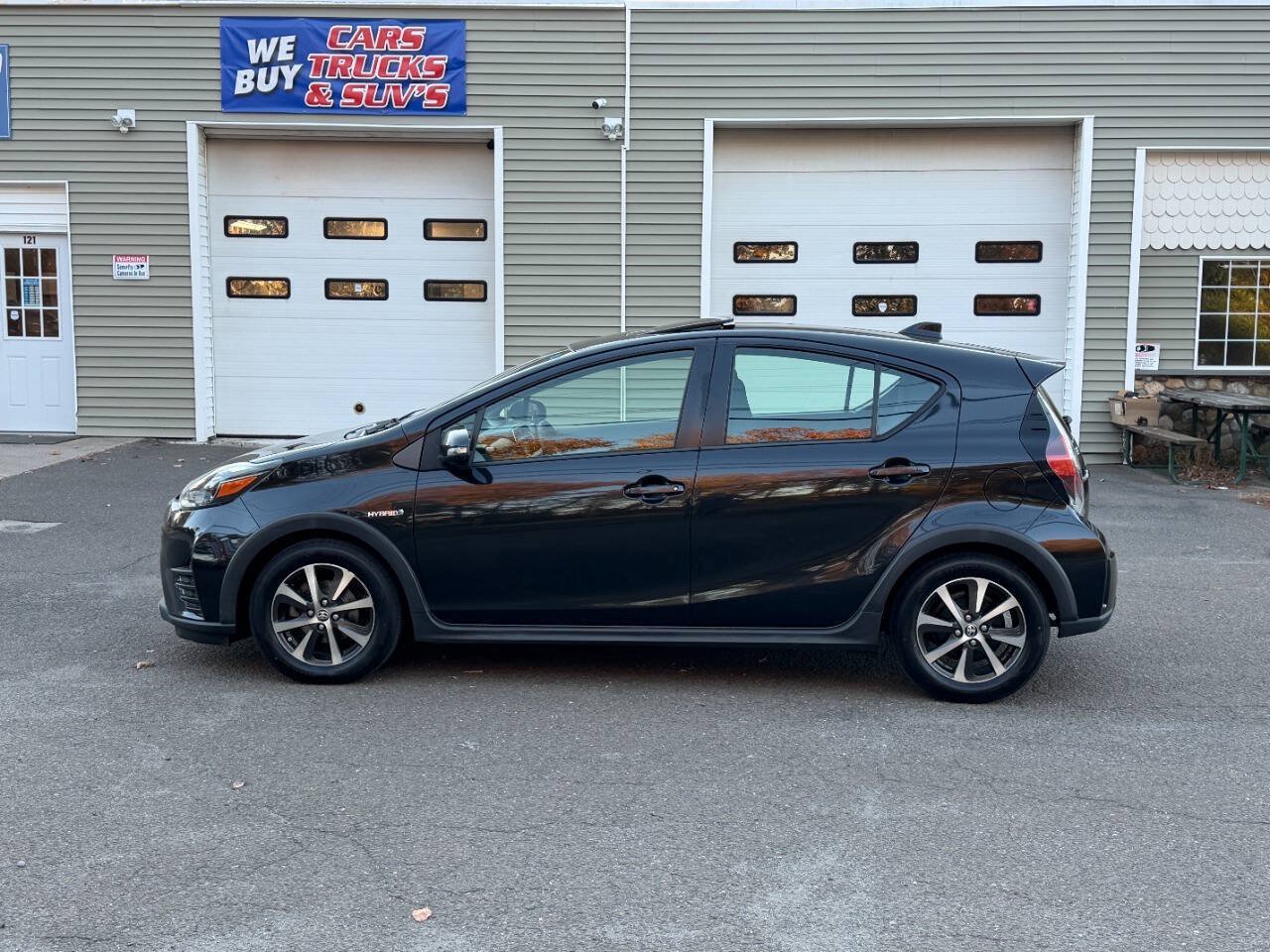 Used 2018 Toyota Prius C Three FWD image 3