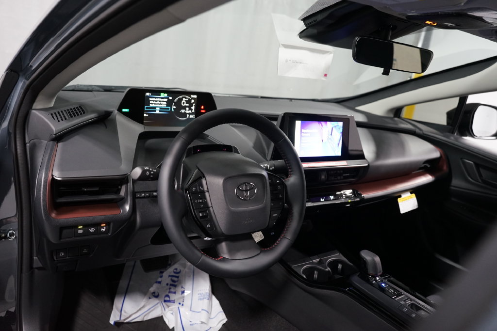 New 2027 Toyota Prius Plug-In Hybrid FWD image 11