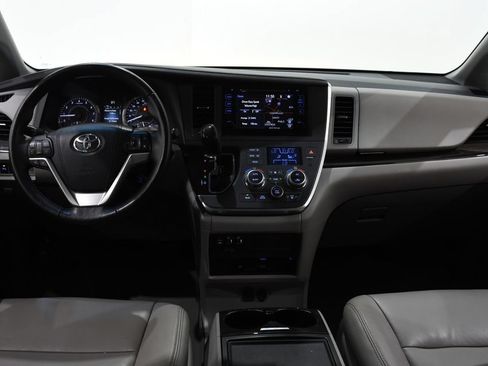 Used 2015 Toyota Sienna XLE Premium FWD image 8