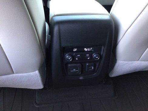 Used 2024 Buick Enclave Avenir image 21