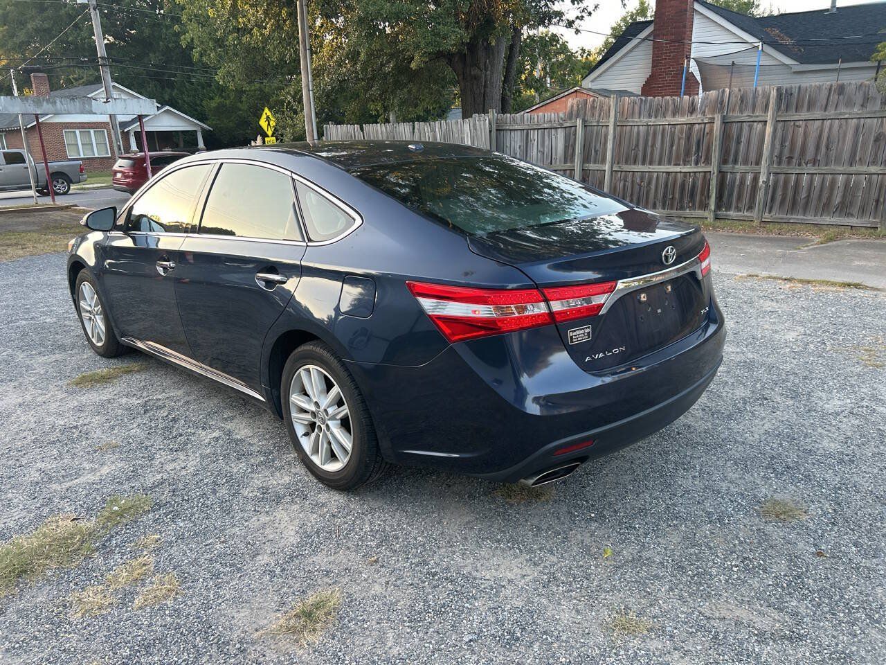 Used 2015 Toyota Avalon XLE w/ Preferred Accessory Package FWD image 7