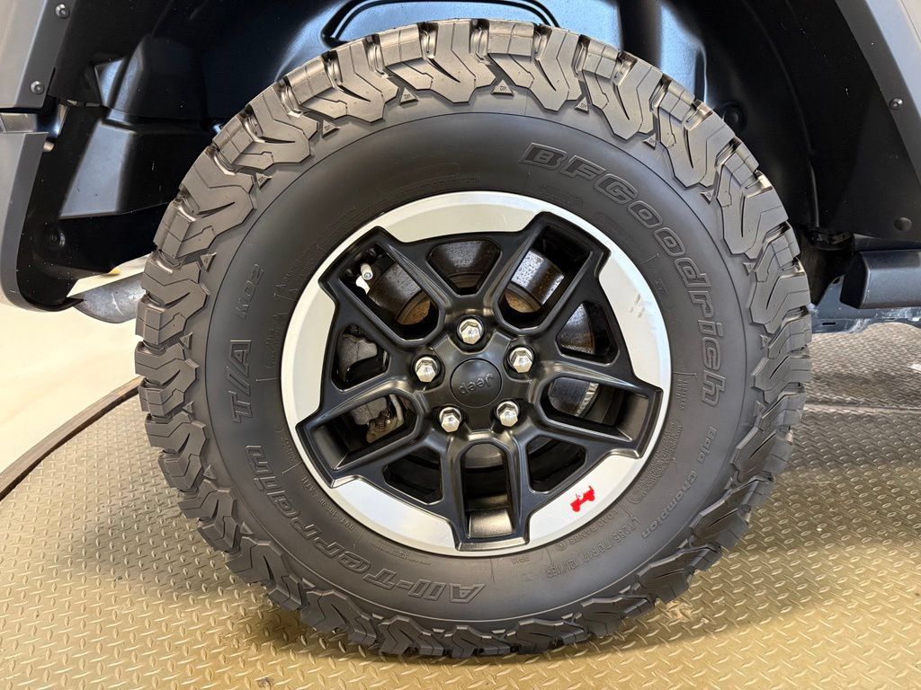 Used 2018 Jeep Wrangler Unlimited Rubicon w/ Dual Top Group AWD/4WD image 22