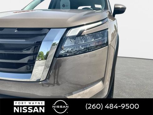 Certified 2025 Nissan Pathfinder Platinum w/ Cargo Package AWD/4WD image 42