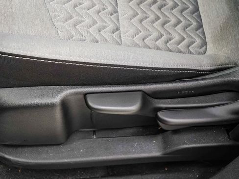 Used 2023 Chevrolet Equinox LS image 23