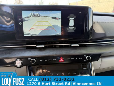 Used 2024 Kia Carnival EX image 28