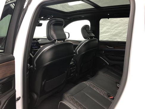 Certified 2025 Jeep Grand Cherokee Summit w/ Luxury Tech Group V image 13