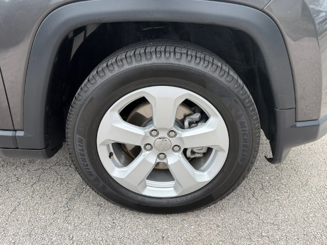 Used 2018 Jeep Compass Latitude w/ Popular Equipment Group FWD image 18