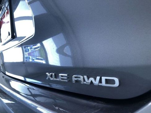 Certified 2024 Toyota Highlander XLE image 17