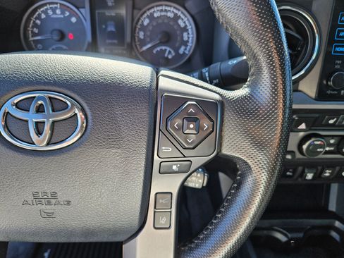 Used 2019 Toyota Tacoma TRD Off-Road w/ TRD Premium Off Road Package AWD/4WD image 19