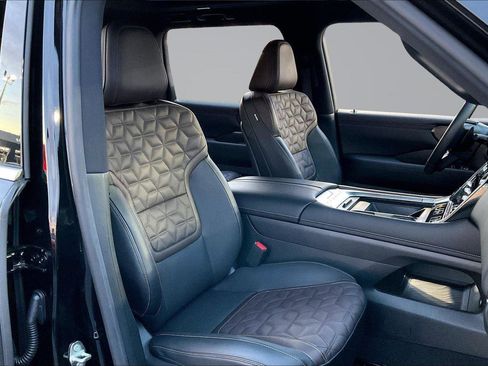 New 2025 Nissan Armada Platinum Reserve image 8