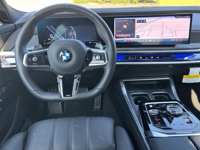 Used 2025 BMW 760i xDrive AWD/4WD image 19