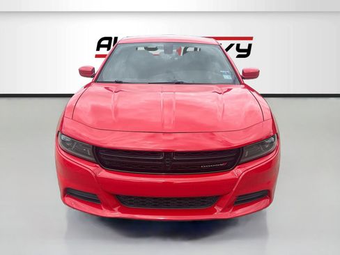 Used 2022 Dodge Charger SXT RWD image 2