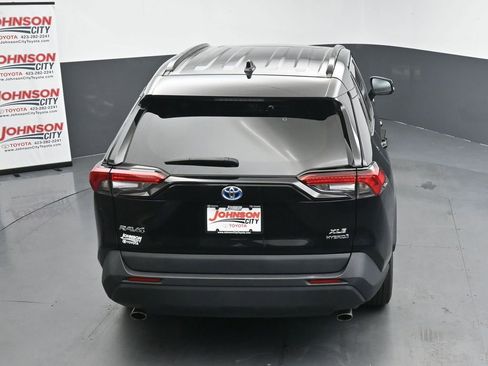 Used 2021 Toyota RAV4 XLE Premium AWD/4WD image 30