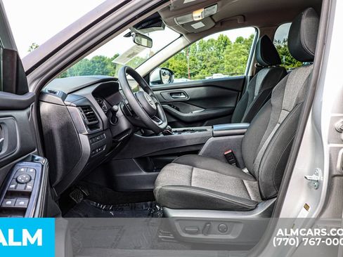 Used 2024 Nissan Rogue SV FWD image 18
