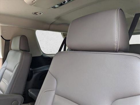 Used 2020 GMC Yukon XL Denali w/ Denali Premium Package image 12