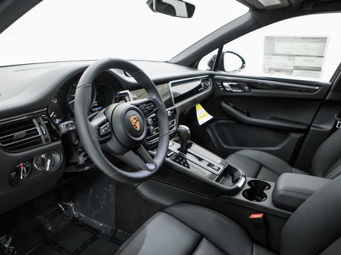 New 2026 Porsche Macan AWD/4WD image 4