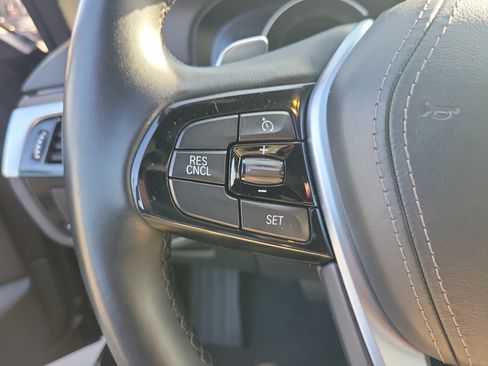 Used 2019 BMW 530e w/ Convenience Package RWD image 5