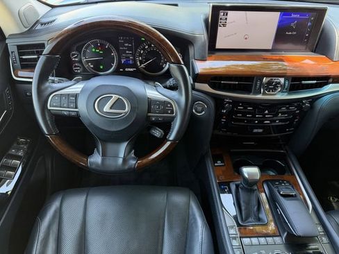 Used 2017 Lexus LX 570 4WD image 12