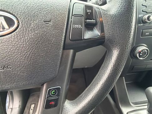 Used 2013 Kia Sorento LX w/ Value Pkg image 24