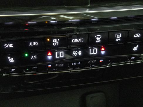 Used 2024 Buick Encore GX Avenir w/ Avenir Convenience Package FWD image 30