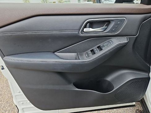 Certified 2023 Nissan Rogue Platinum AWD/4WD image 14