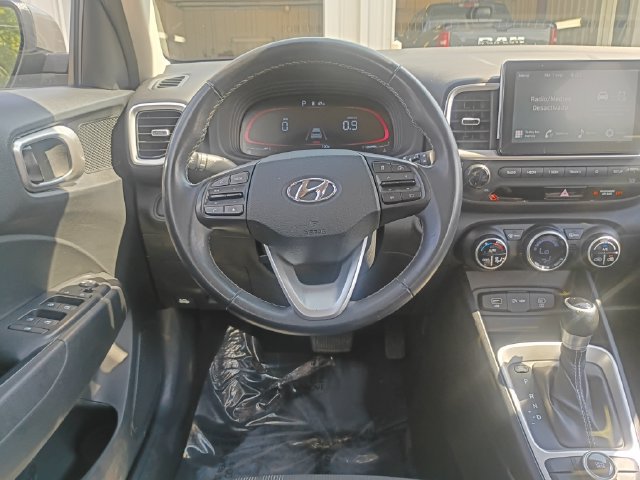 Used 2025 Hyundai Venue SEL FWD image 14