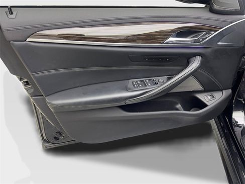 Used 2020 BMW M550i xDrive w/ Executive Package image 32