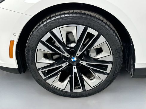 Used 2025 BMW 530i w/ Premium Package image 32