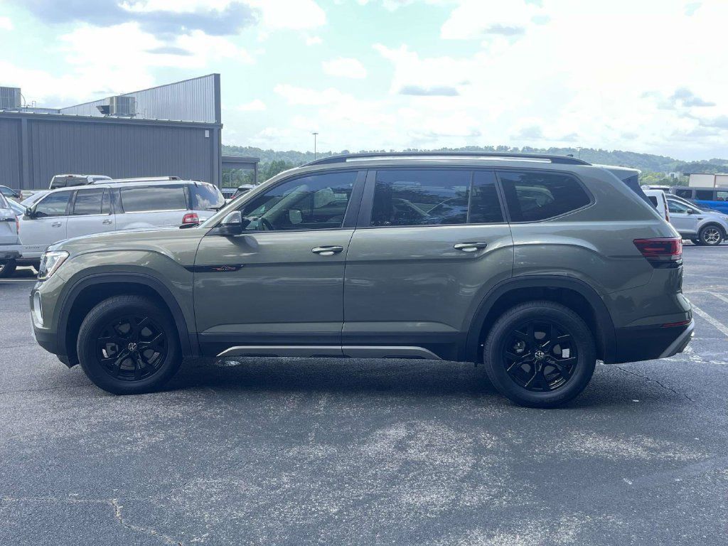 Used 2024 Volkswagen Atlas Peak Edition SE AWD/4WD image 7