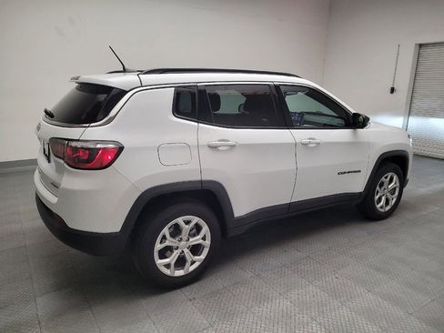 Used 2024 Jeep Compass Latitude image 10