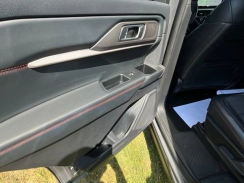 Used 2025 Ford Explorer ST-Line w/ ST-Line Street Pack AWD/4WD image 28