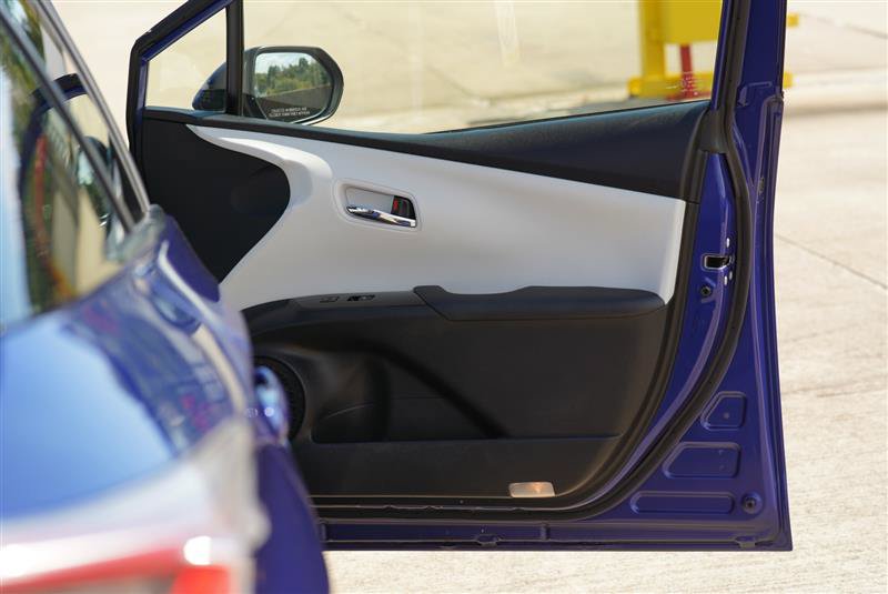 Used 2016 Toyota Prius Two FWD image 59