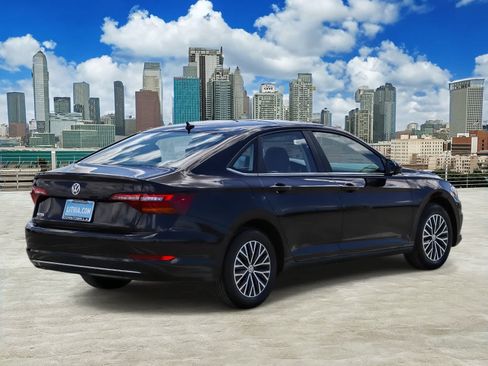 Used 2019 Volkswagen Jetta SE w/ Cold Weather Package FWD image 4