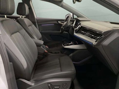 Used 2024 Audi Q4 e-tron Prestige image 23