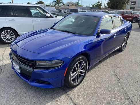 Used 2019 Dodge Charger SXT w/ Driver Confidence Group image 2