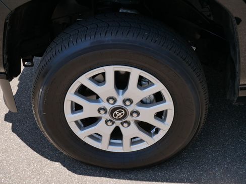 Used 2025 Toyota Tacoma SR5 AWD/4WD image 15