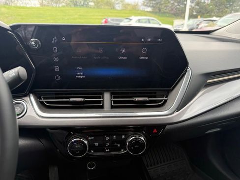 Used 2025 Chevrolet Trax ACTIV FWD image 10