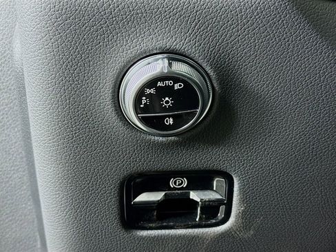 Used 2024 Mercedes-Benz GLC 300 4MATIC w/ Advanced USB Package image 10