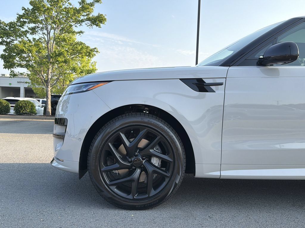 New 2026 Land Rover Range Rover Sport Dynamic SE AWD/4WD image 9